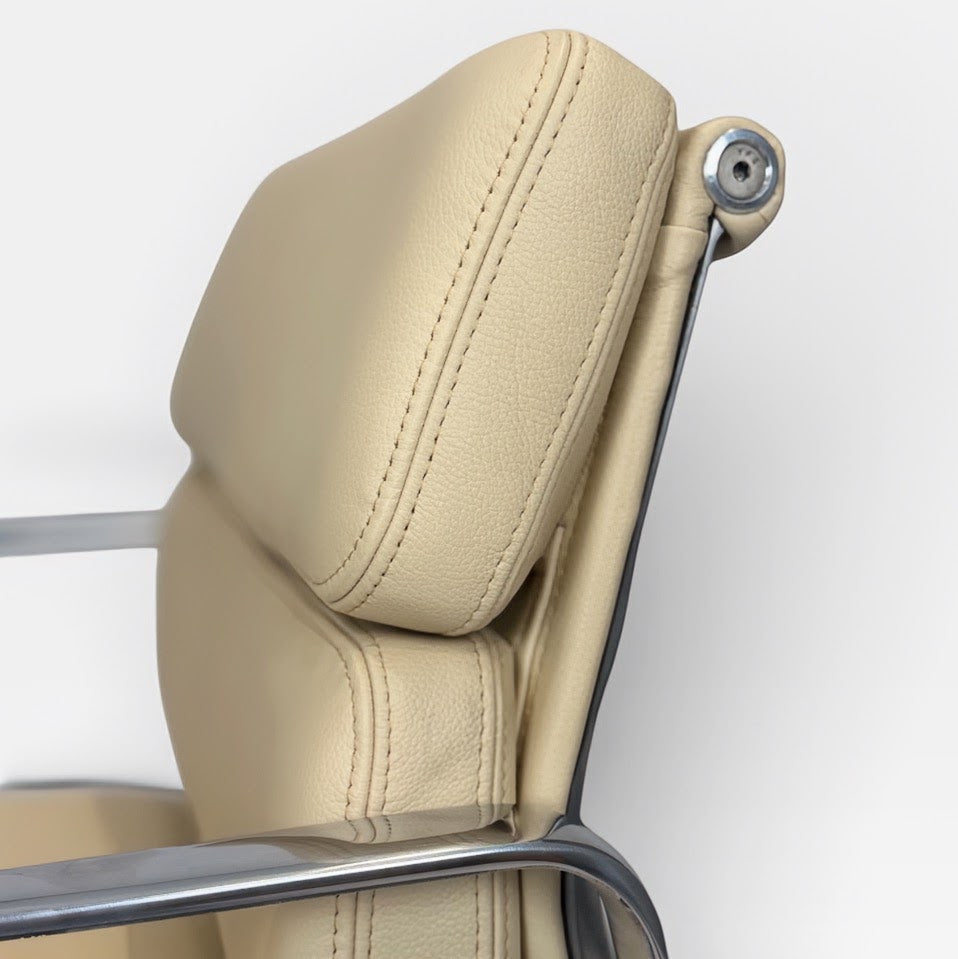 Herman Miller Eames Aluminum Group Soft Pad Management Chair Herman Miller Eames Soft Pad Executive Chair-Parchment Cream / Off-White Leather