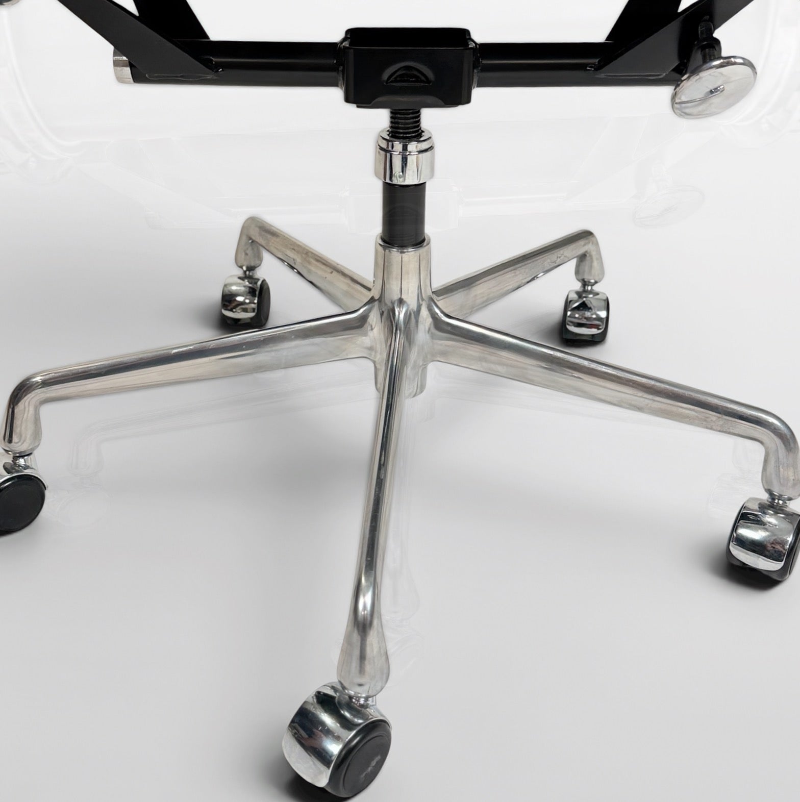 Herman Miller Eames Aluminum Group Soft Pad Management Chair – Black Leather