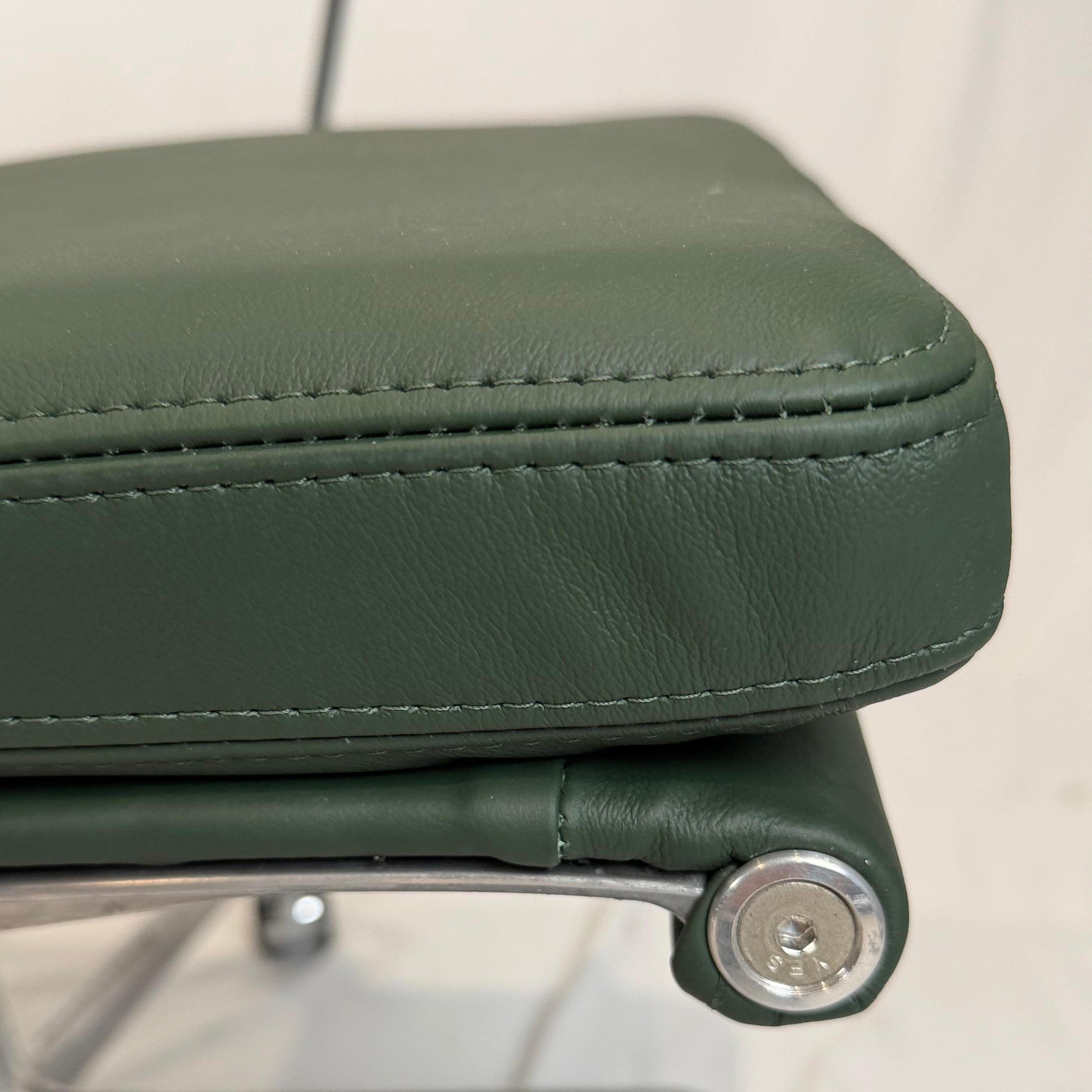 Herman Miller Eames Aluminum Group Soft Pad Management Chair