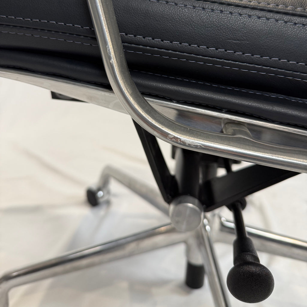 Eames Executive Soft Pad Chair