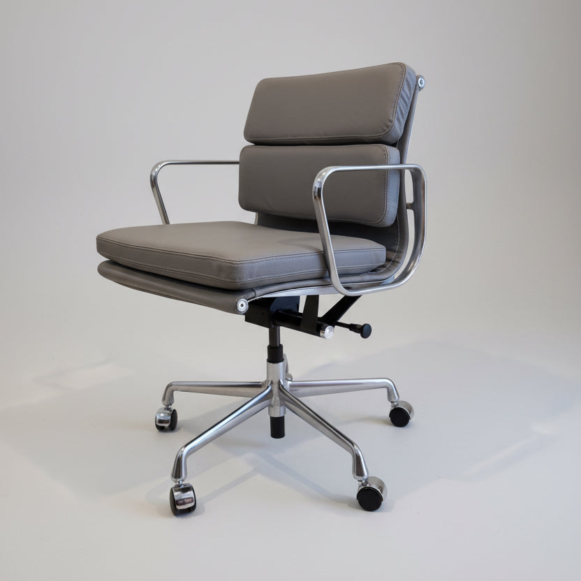 Herman Miller Eames Aluminum Group – Soft Pad Management Chair