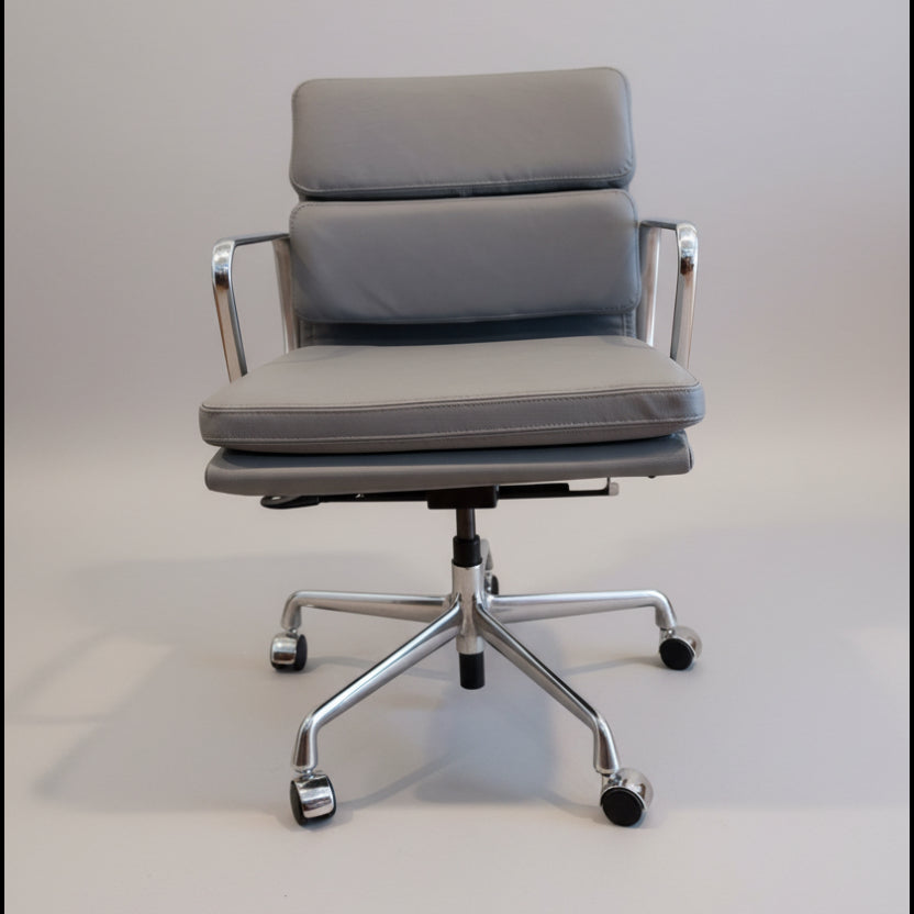 Herman Miller Eames Aluminum Group – Soft Pad Management Chair