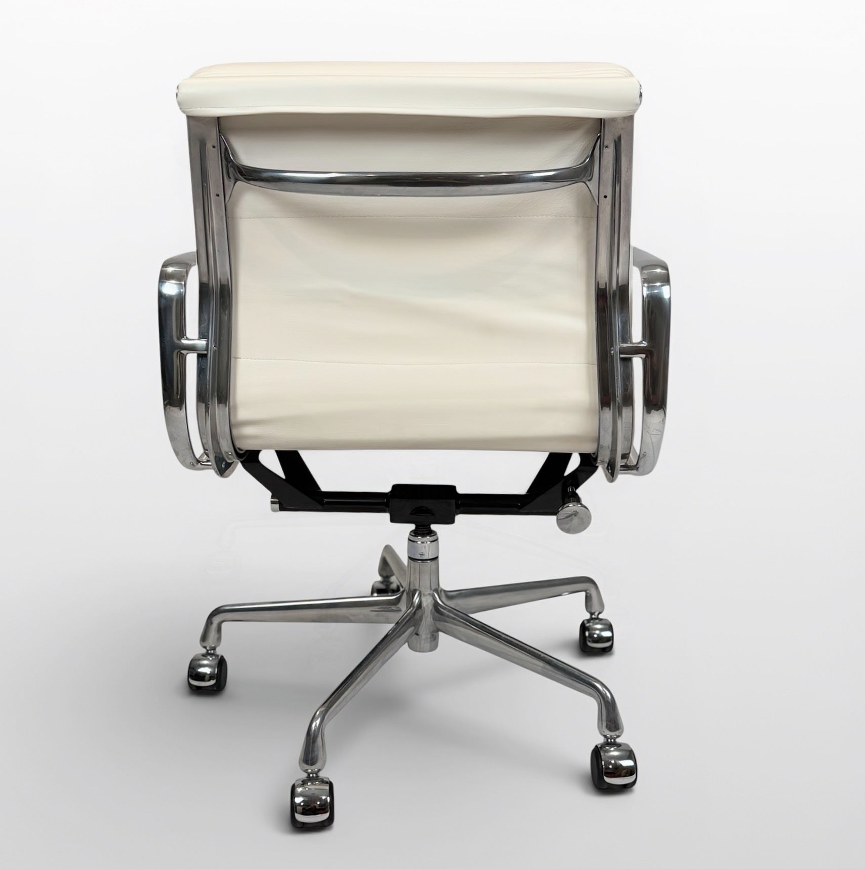 Eames Aluminum Group Soft Pad Management Chair by Herman Miller – Ivory Leather