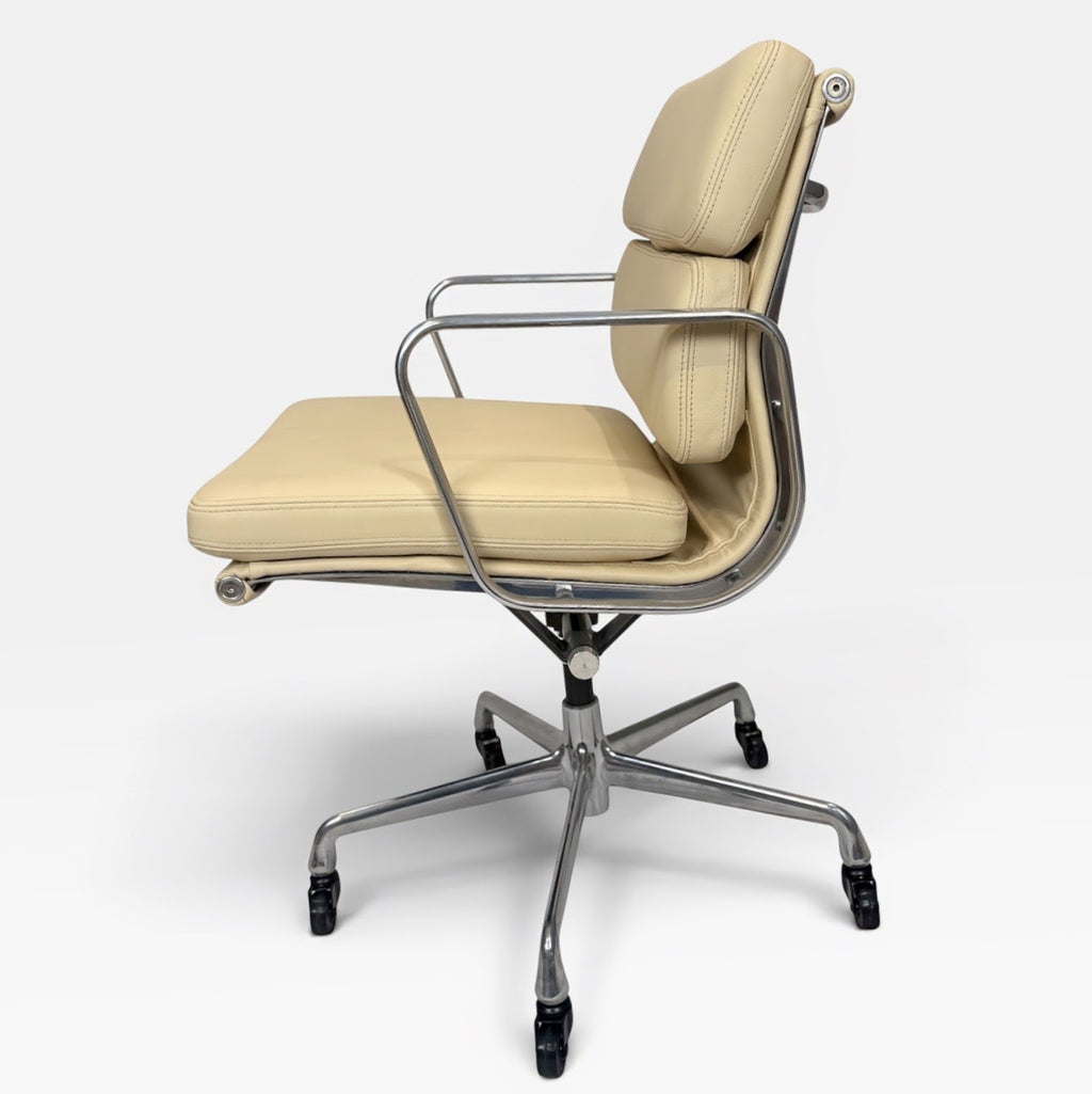 Herman Miller Eames Aluminum Group Soft Pad Management Chair Herman Miller Eames Soft Pad Executive Chair-Parchment Cream / Off-White Leather