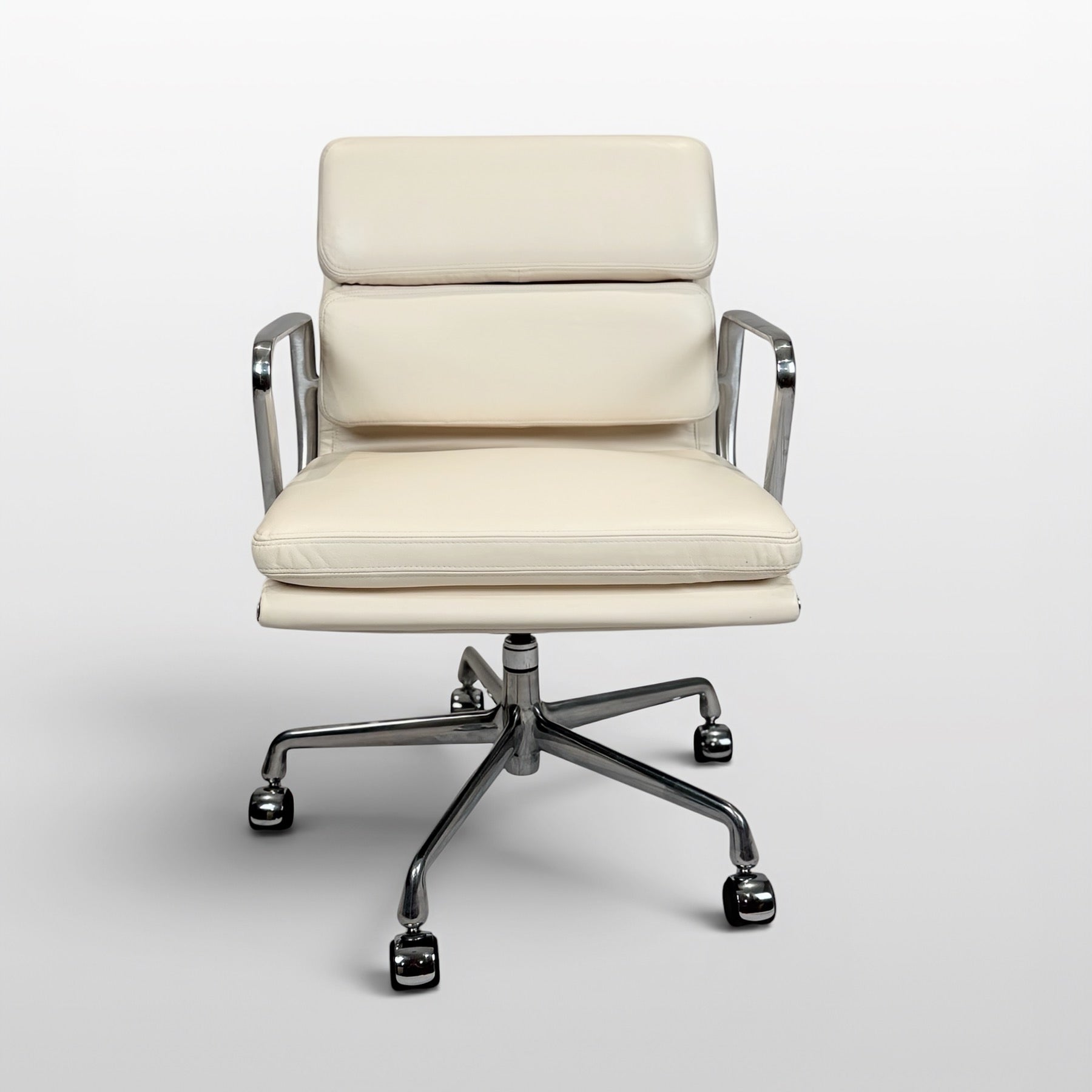 Eames Aluminum Group Soft Pad Management Chair by Herman Miller – Ivory Leather
