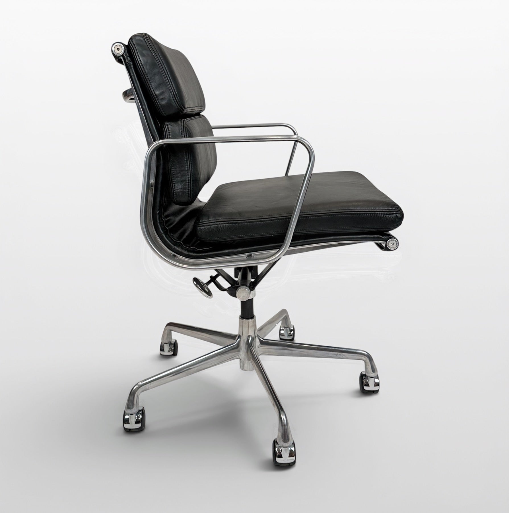 Herman Miller Eames Aluminum Group Soft Pad Management Chair – Black Leather