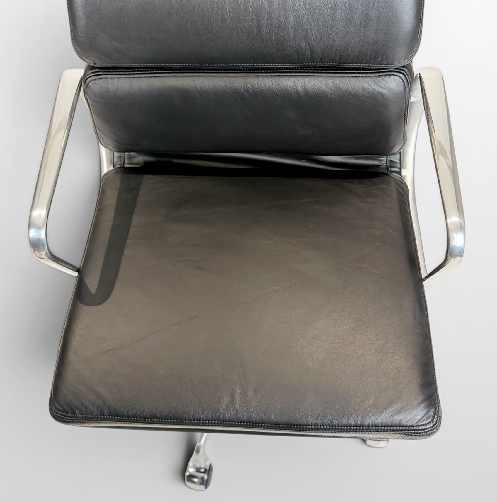 Herman Miller Eames Aluminum Group Soft Pad Management Chair – Black Leather
