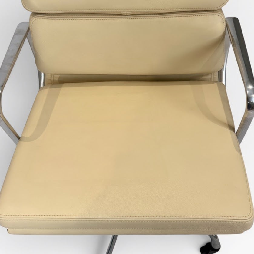 Herman Miller Eames Aluminum Group Soft Pad Management Chair Herman Miller Eames Soft Pad Executive Chair-Parchment Cream / Off-White Leather