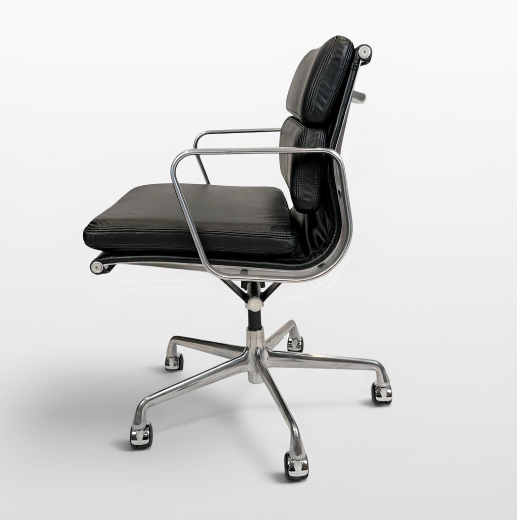 Herman Miller Eames Aluminum Group Soft Pad Management Chair – Black Leather