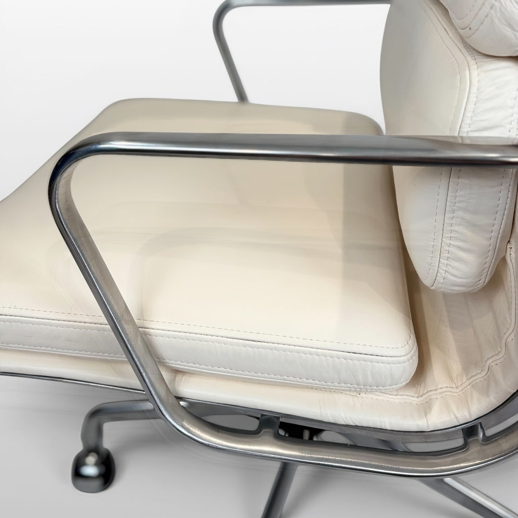 Eames Aluminum Group Soft Pad Management Chair by Herman Miller – Ivory Leather