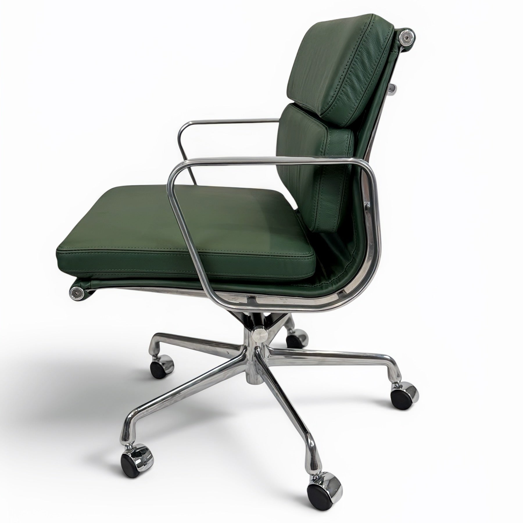 Herman Miller Eames Aluminum Group Soft Pad Management Chair