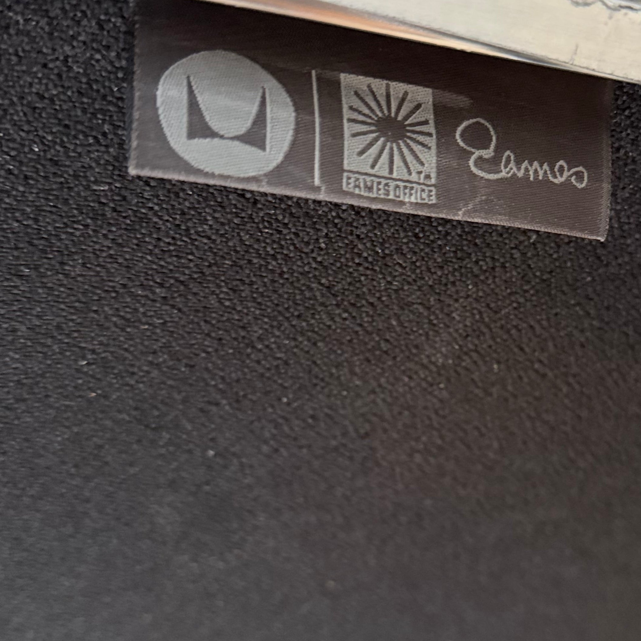 Herman Miller Eames Aluminum Group – Soft Pad Management Chair