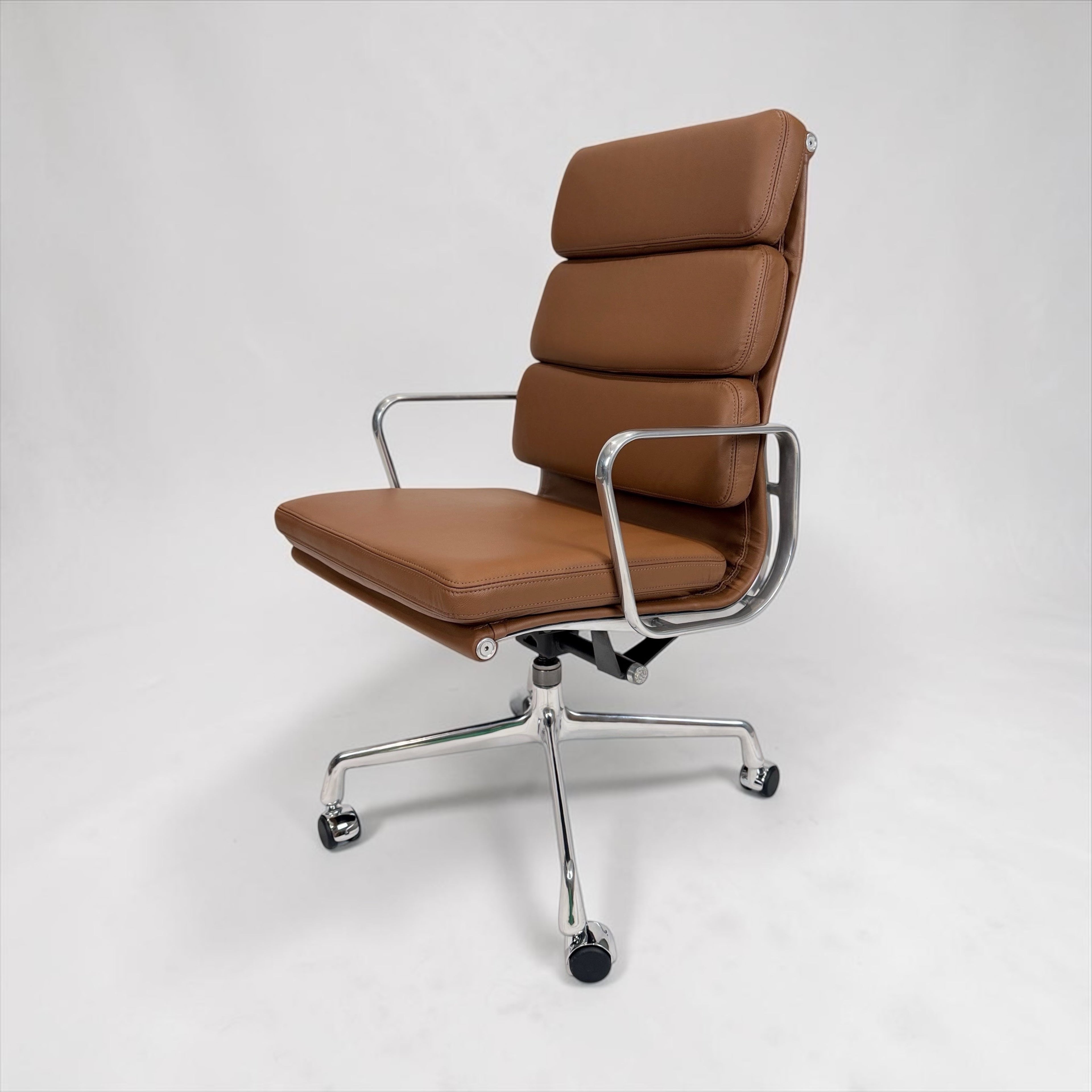 Eames Aluminum Group Soft Pad Executive Chair Cognac Leather