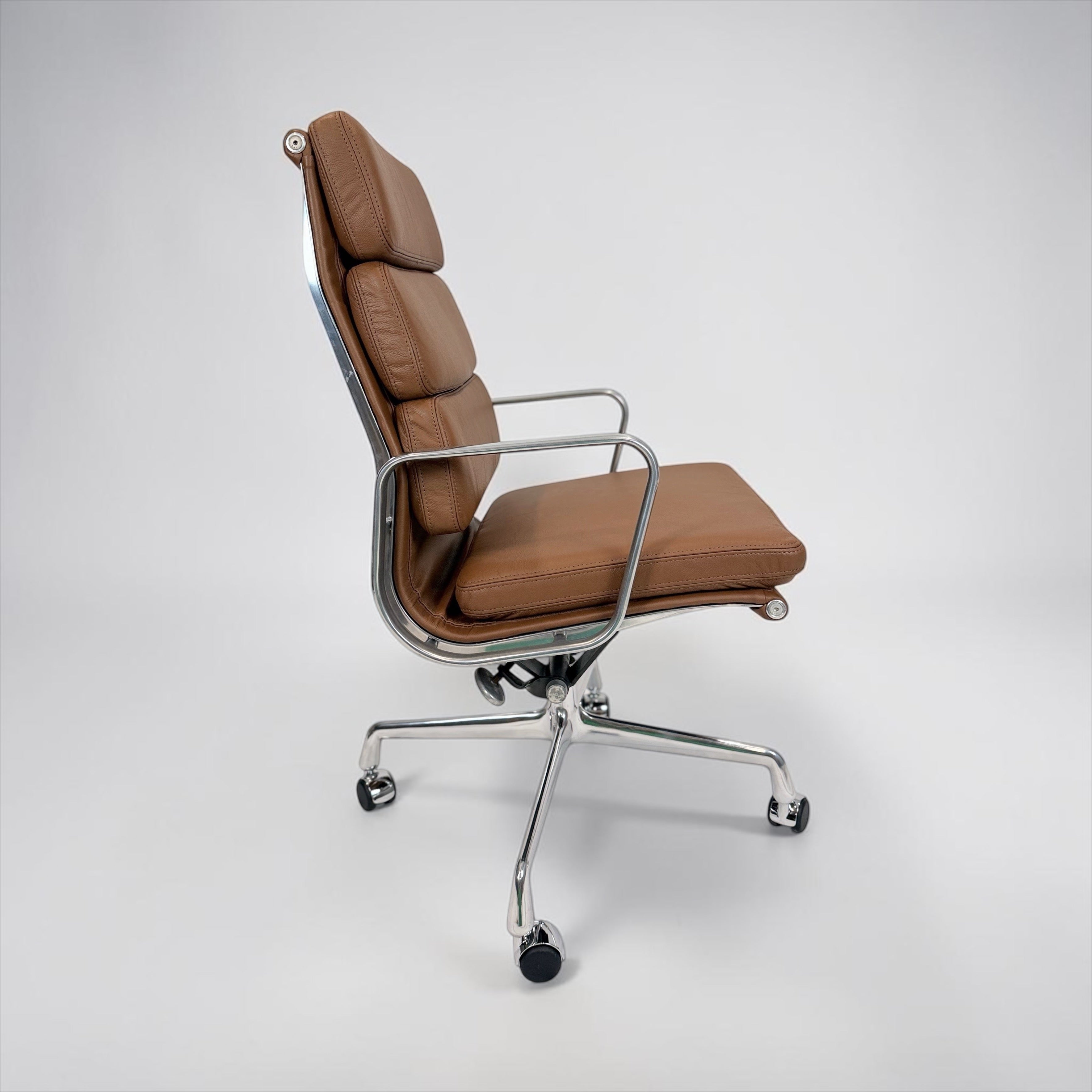 Eames Aluminum Group Soft Pad Executive Chair Cognac Leather