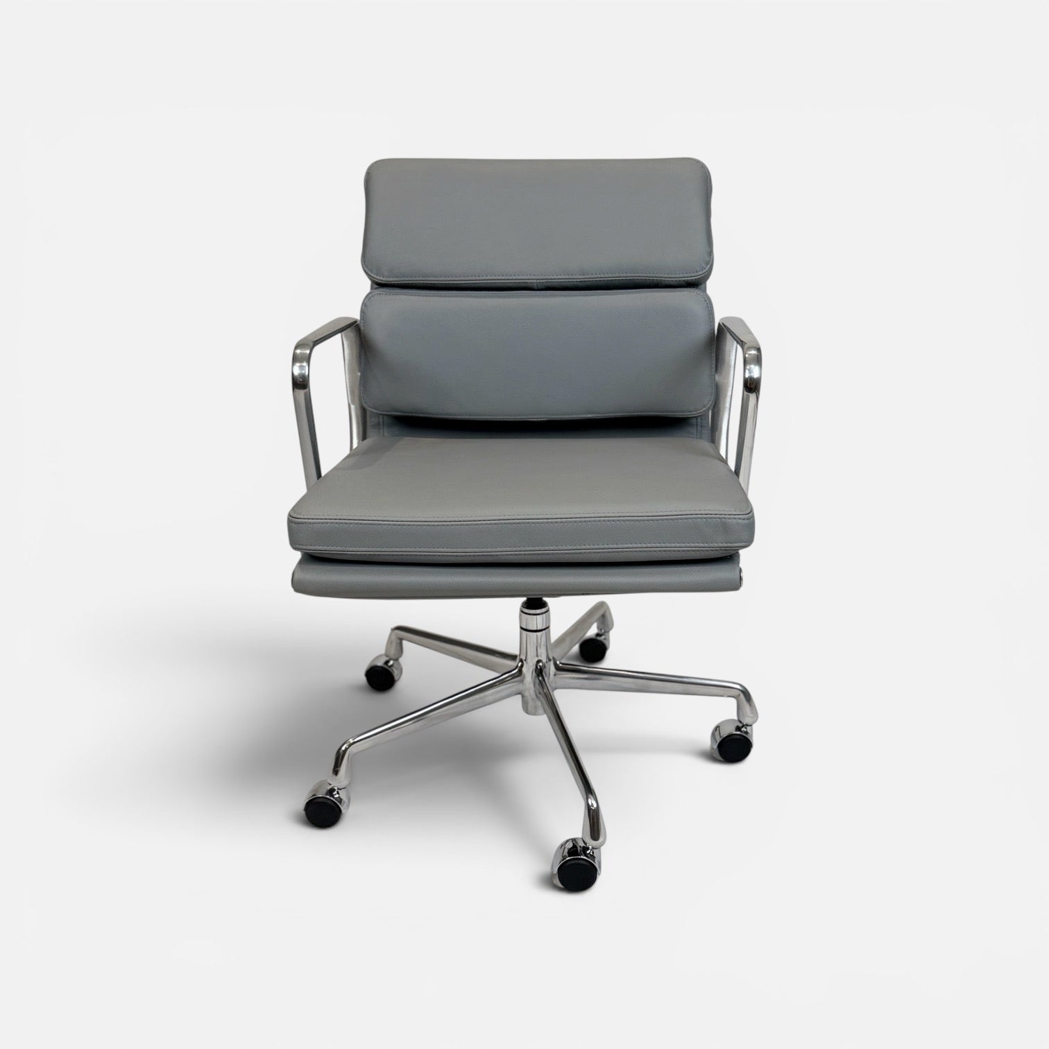Herman Miller Eames Soft Pad Management Chair – Light Gray Leather
