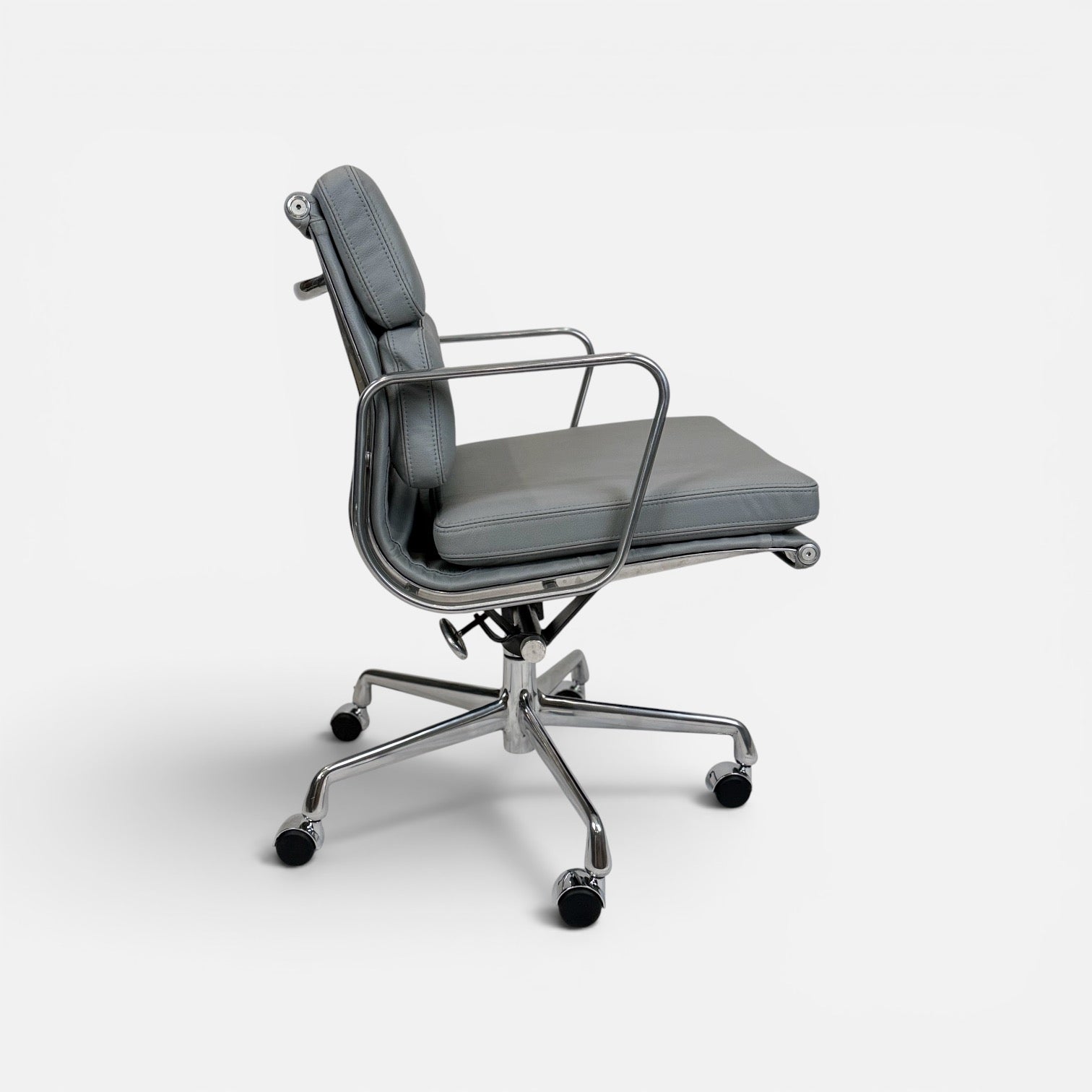 Herman Miller Eames Soft Pad Management Chair – Light Gray Leather