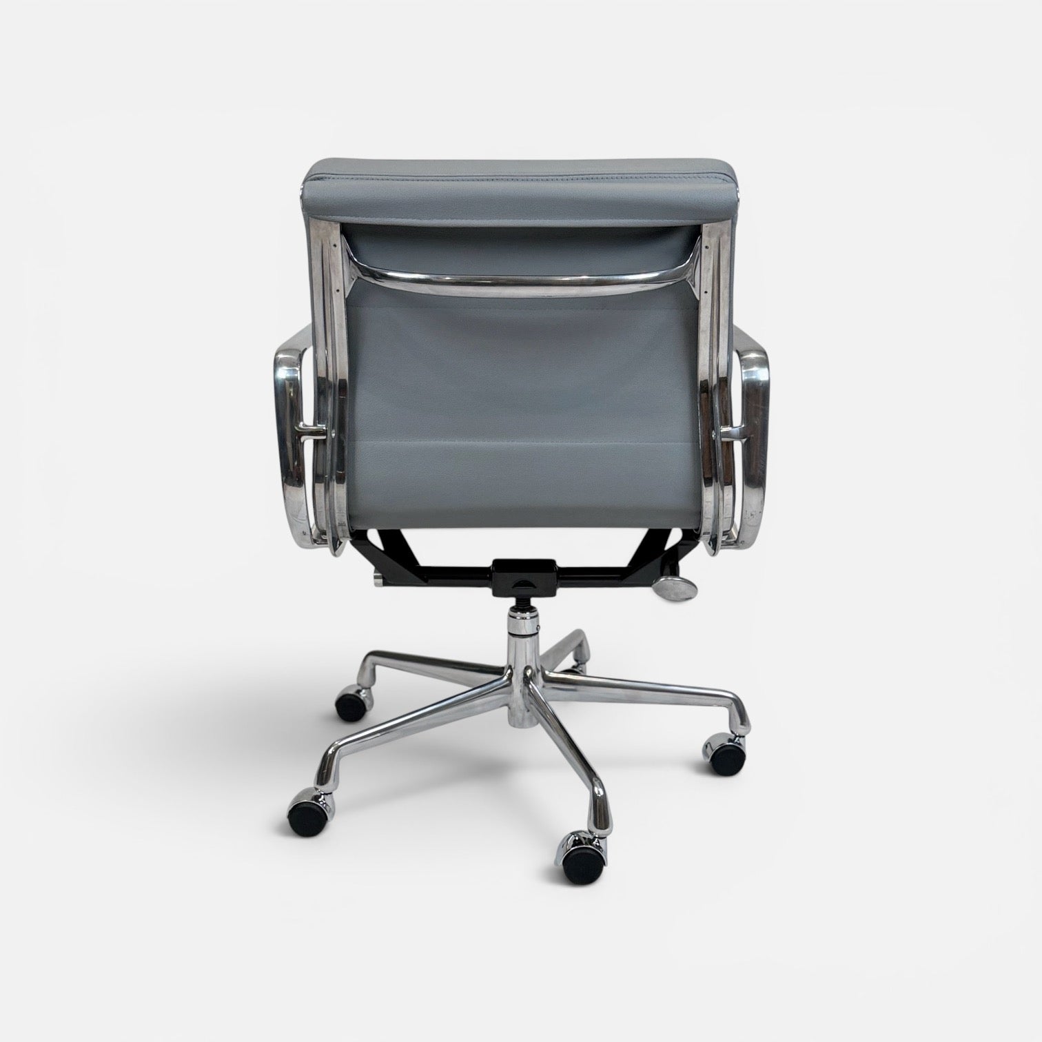 Herman Miller Eames Soft Pad Management Chair – Light Gray Leather